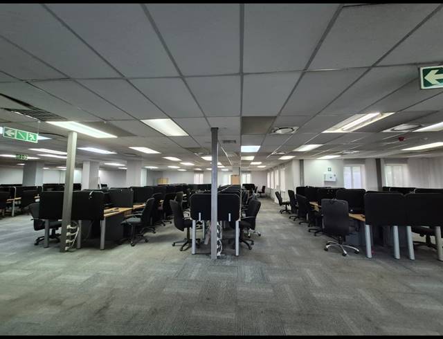 1,606M² OFFICE TO LET IN CRAIGHALL